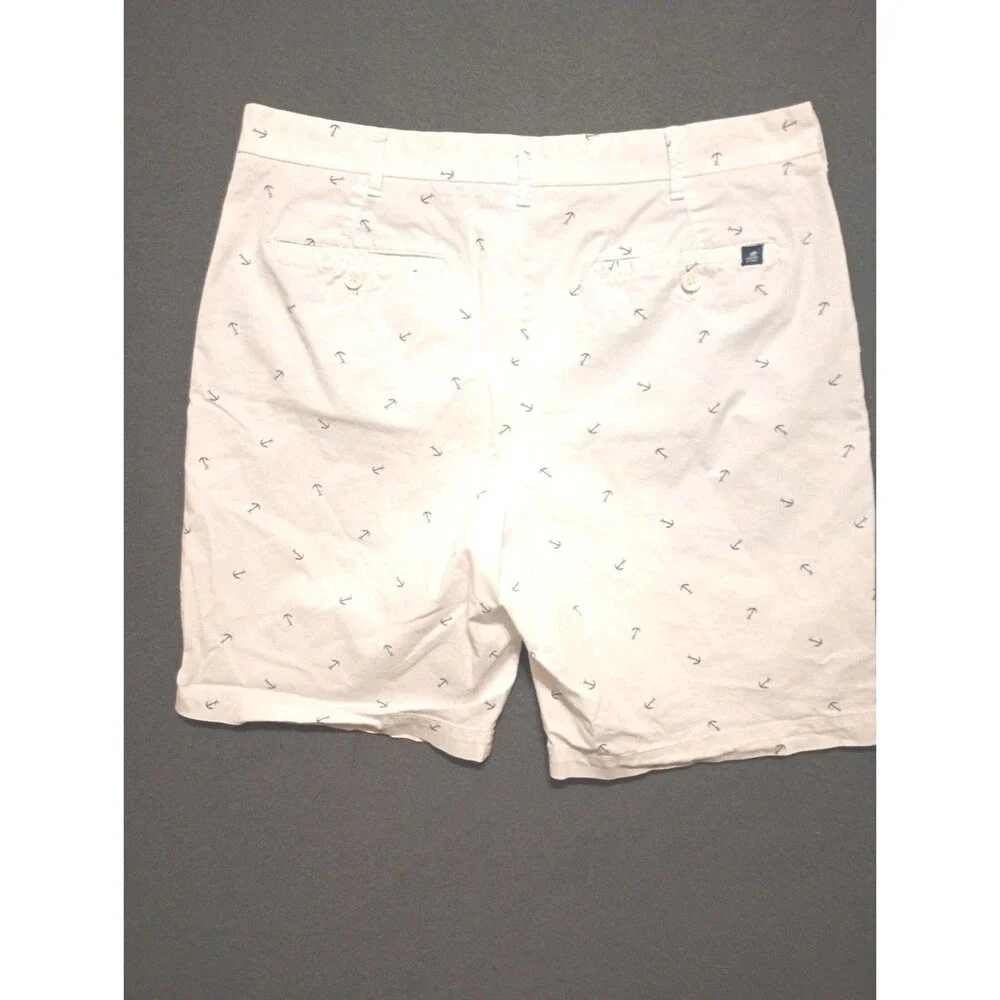 Izod Advantage Performance Shorts White Blue Anchors  Men's 36 Waist 9.5 Inseam